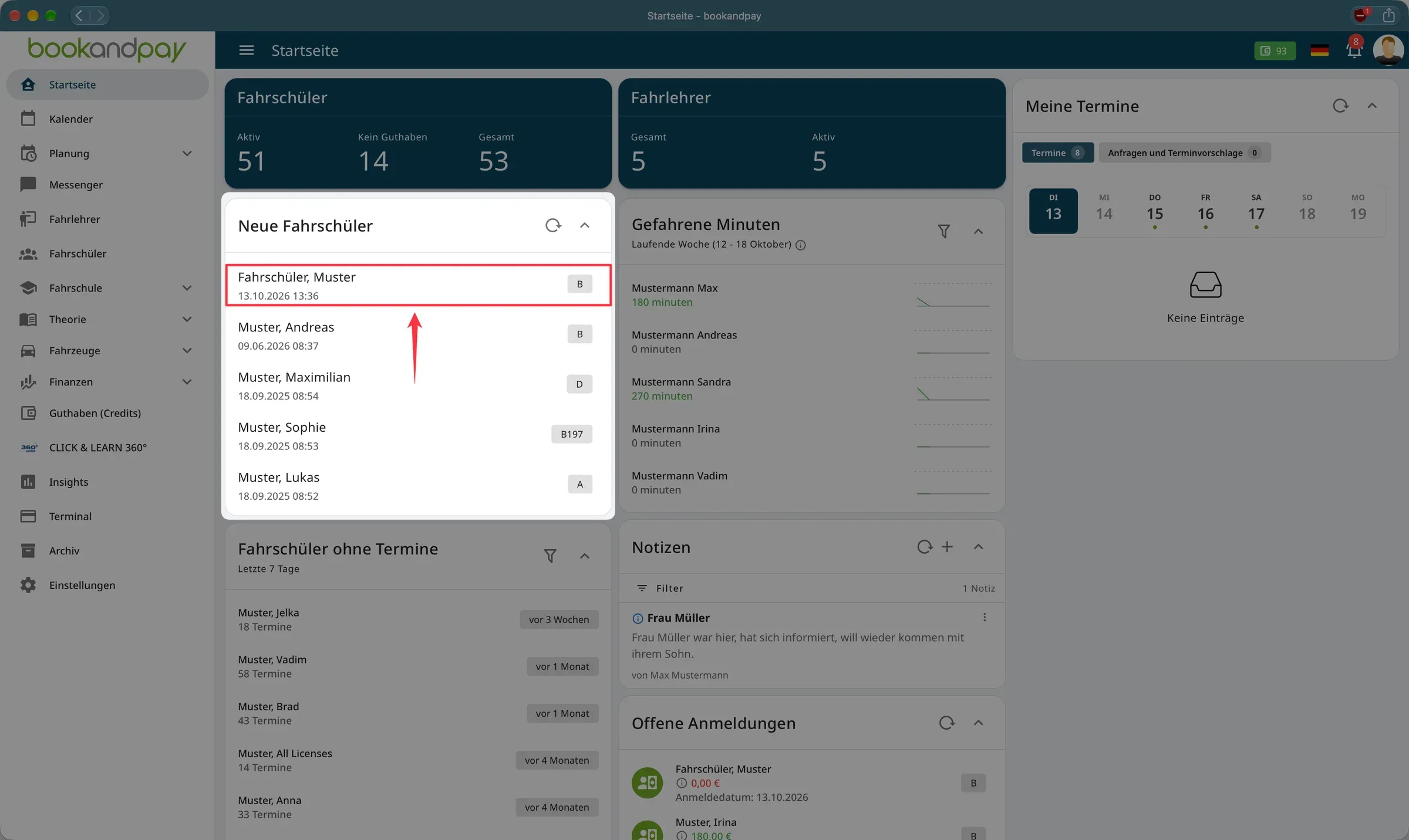 Startseite der Fahrschule mit hervorgehobenem Widget Neue Fahrschüler, in dem der neueste Fahrschüler mit Klasse und Anmeldezeitpunkt erscheint