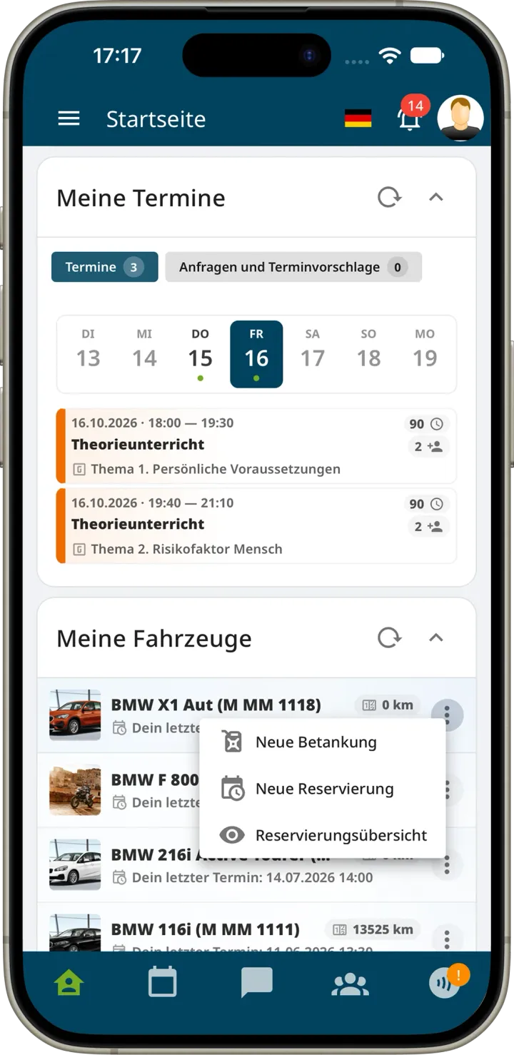 Startseite der Fahrlehrer-App mit Wochenleiste der eigenen Termine und der Liste Meine Fahrzeuge mit geöffnetem Menü Neue Betankung, Neue Reservierung und Reservierungsübersicht