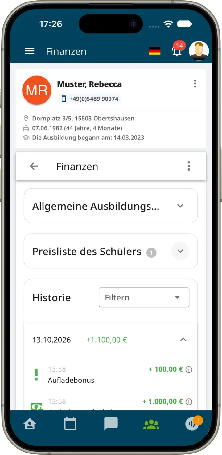 Finanzen eines Fahrschülers mit aufklappbaren Bereichen, Preisliste des Schülers und der Historie der Guthabenbewegungen mit Aufladebonus und Aufladung