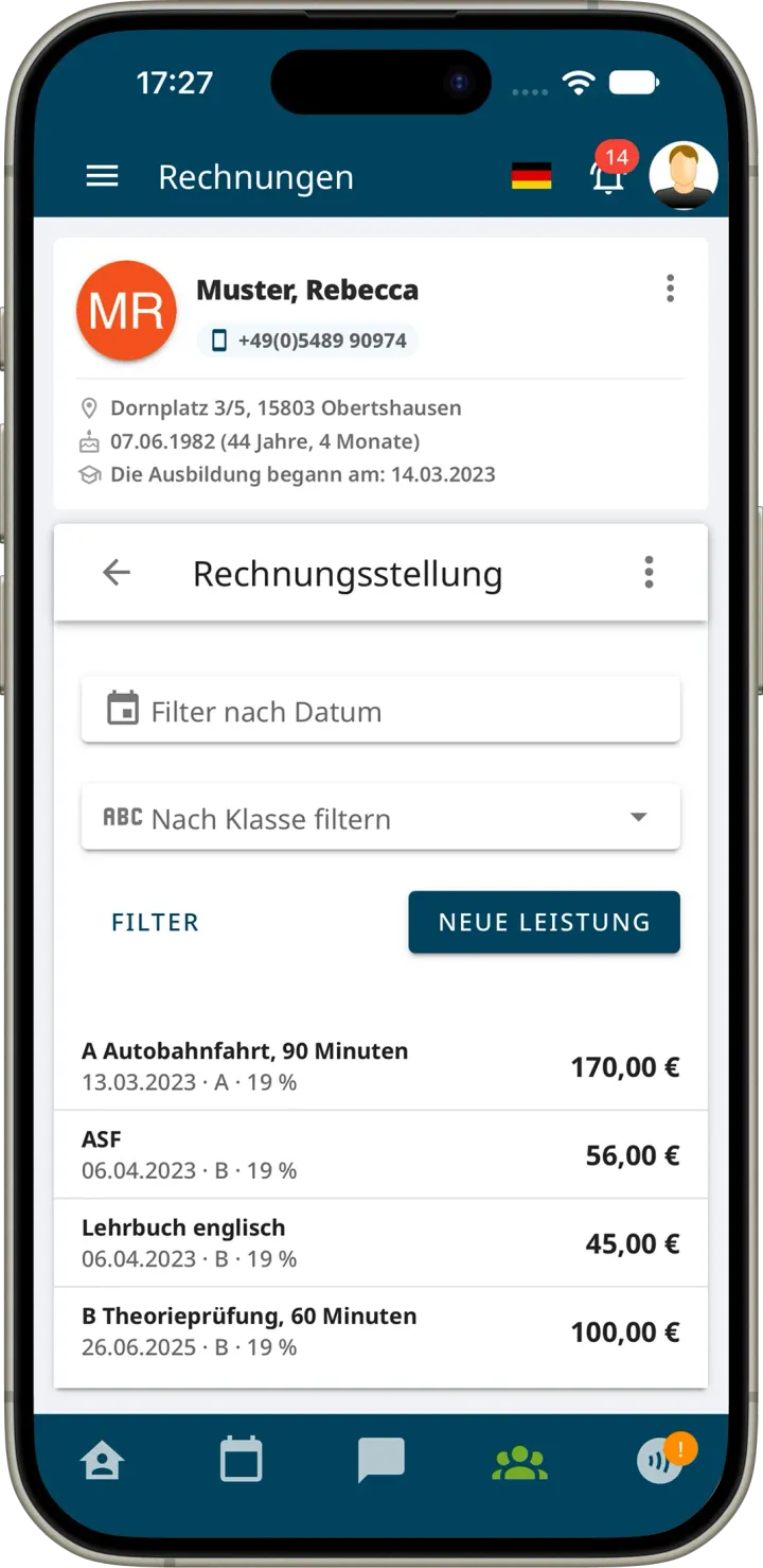 Rechnungsstellung eines Fahrschülers mit Filtern nach Datum und Klasse, Schaltfläche Neue Leistung und einer Liste von Leistungen mit Datum, Klasse, Steuersatz und Preis