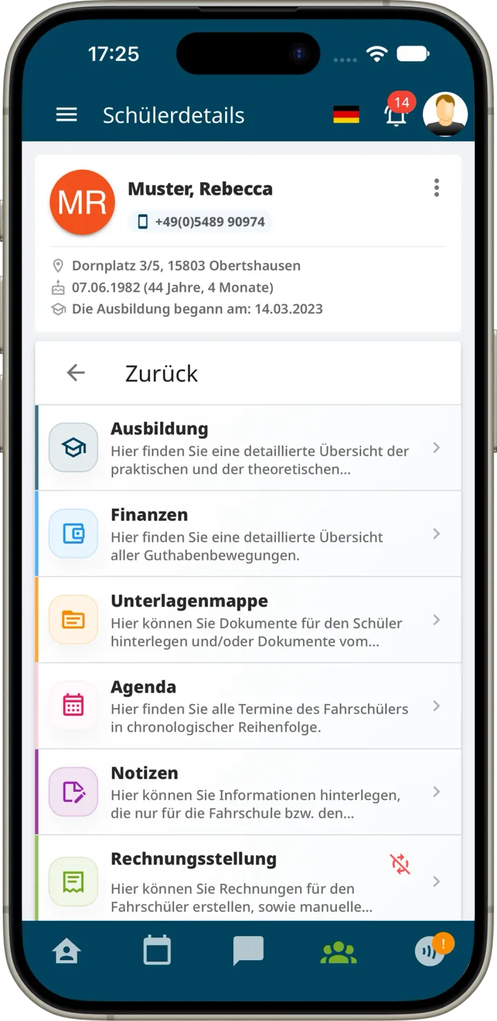 Schülerdetails in der Fahrlehrer-App mit Kontaktdaten, Ausbildungsbeginn und den Bereichen Ausbildung, Finanzen, Unterlagenmappe, Agenda, Notizen und Rechnungsstellung