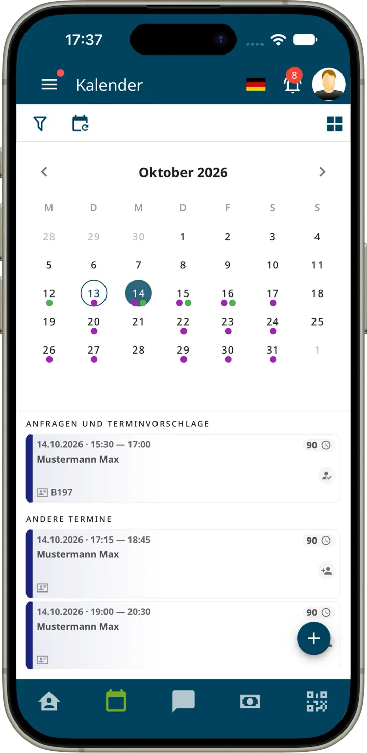 Monatskalender der Fahrschüler-App mit markierten Tagen, Anfragen und Terminvorschlägen sowie weiteren Terminen eines Tages